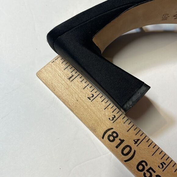 Ann Marino my woman’s black fabric heels. Size 6.5. - Picture 8 of 11